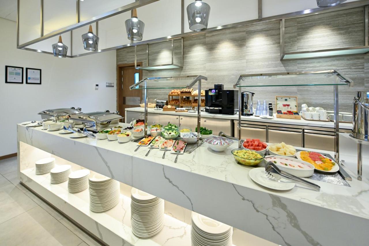 Comfort Hotel Jeddah King Road Buitenkant foto