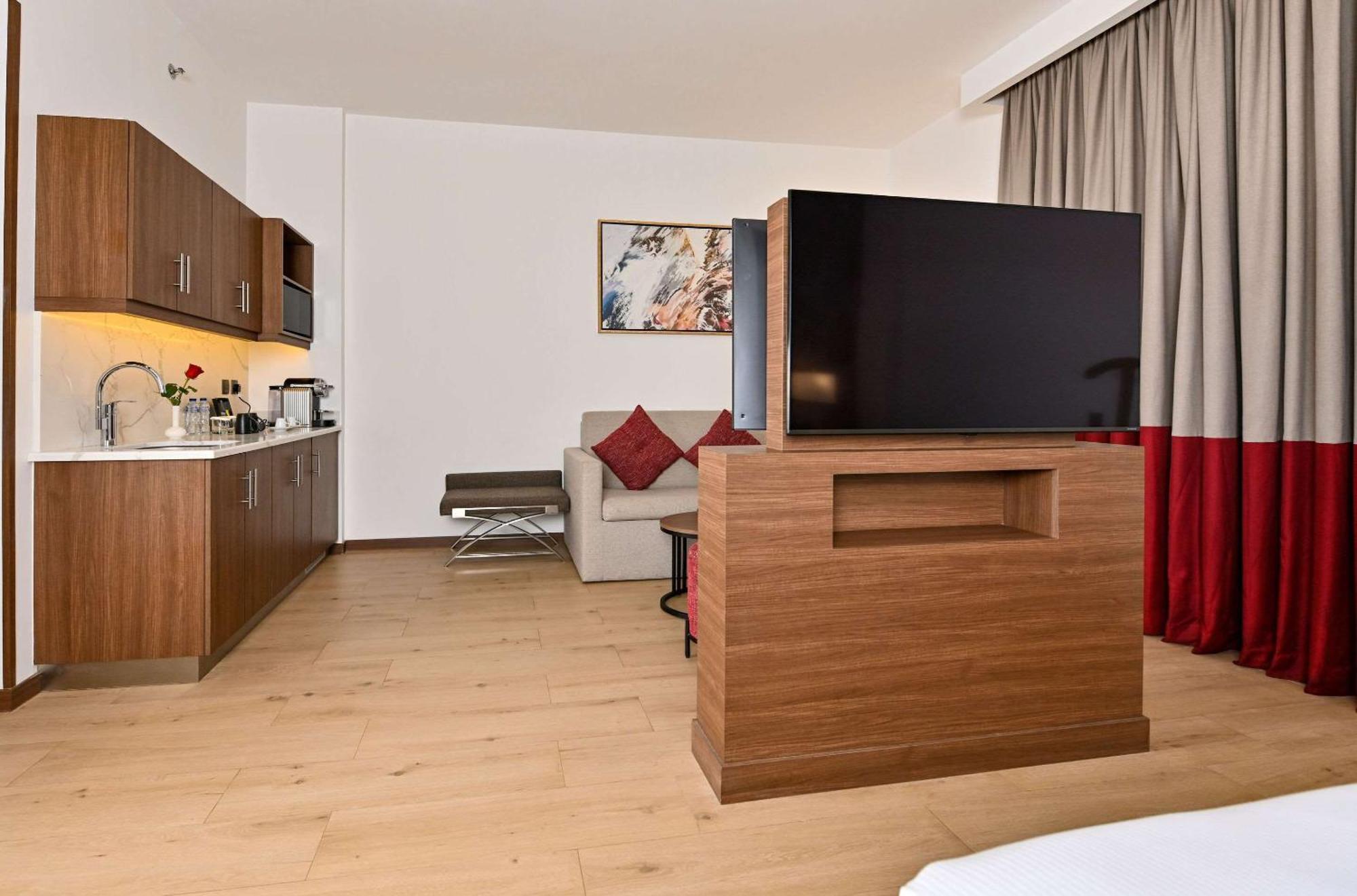 Comfort Hotel Jeddah King Road Buitenkant foto